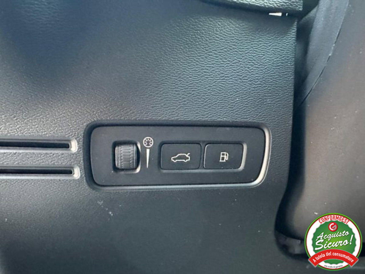 Volvo XC40 T5 Recharge Plug-in Hybrid automatico Core (13)