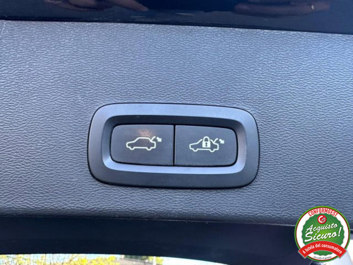 Volvo XC40 T5 Recharge Plug-in Hybrid automatico Core (14)