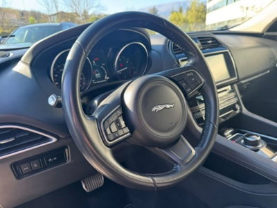 Jaguar F-Pace 2.0 D 180 CV AWD aut. Pure (11)