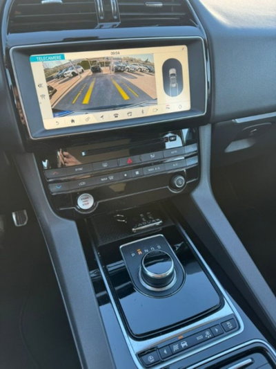 Jaguar F-Pace 2.0 D 180 CV AWD aut. Pure (12)