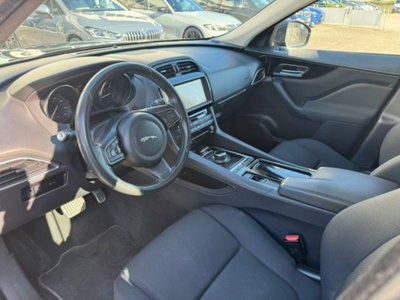 Jaguar F-Pace 2.0 D 180 CV AWD aut. Pure (8)