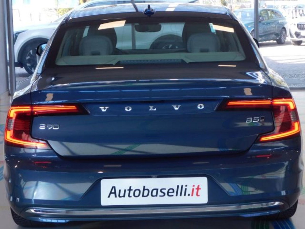 Volvo S90 B5 (d) AWD automatico Plus Dark (13)