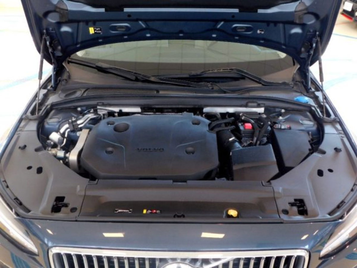 Volvo S90 B5 (d) AWD automatico Plus Dark (17)