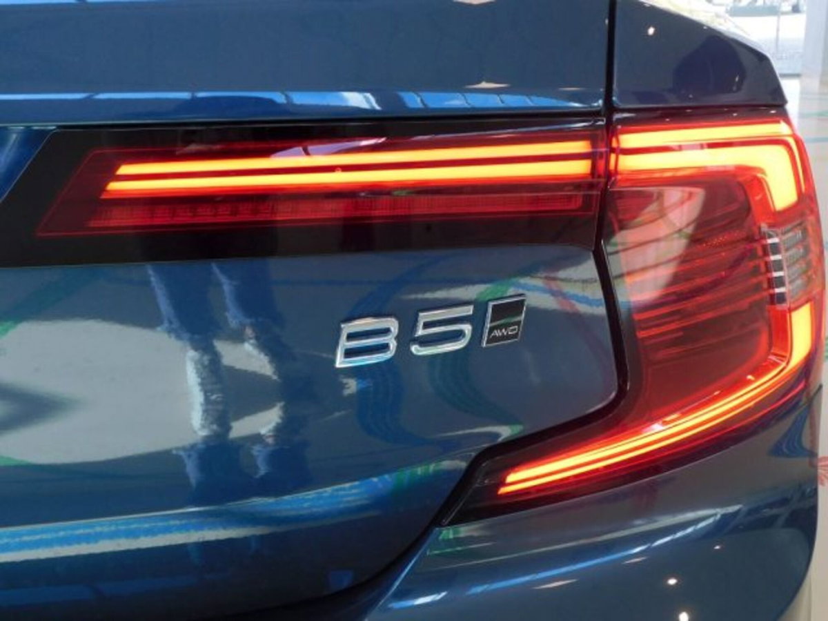 Volvo S90 B5 (d) AWD automatico Plus Dark (18)