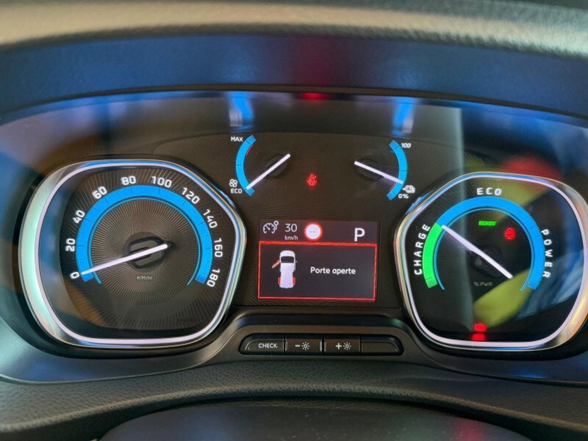 Fiat E-Ulysse E-Ulysse M1 136cv Long 75kWh Lounge my23 (15)