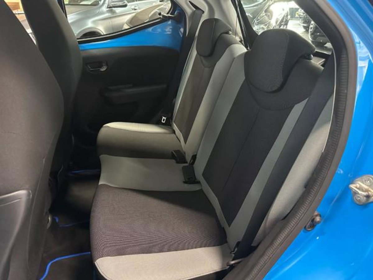 Toyota Aygo Connect 1.0 VVT-i 72 CV 5 porte x-you MMT (12)