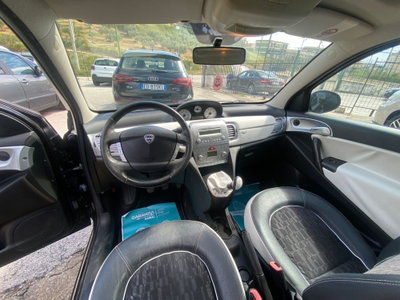 Lancia Ypsilon 1.2 69 CV 5 porte Platinum (13)