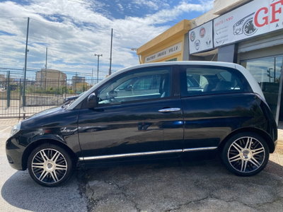 Lancia Ypsilon 1.2 69 CV 5 porte Platinum (2)