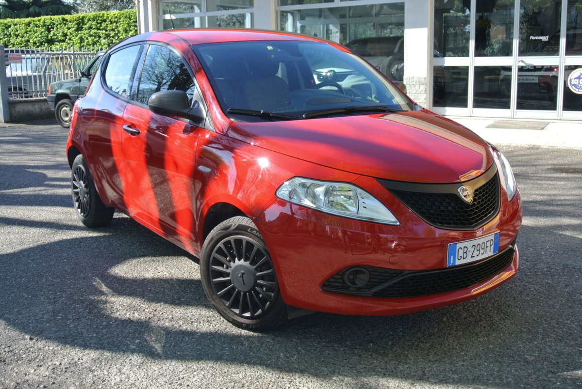 Lancia Ypsilon 1.2 69 CV 5 porte Elefantino Blu
