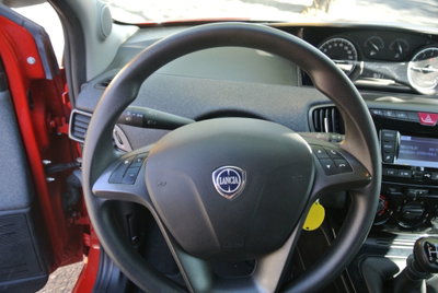 Lancia Ypsilon 1.2 69 CV 5 porte Elefantino Blu (11)