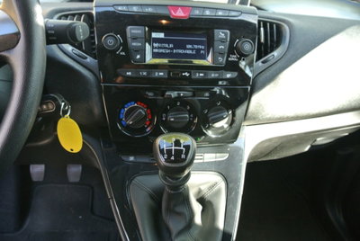 Lancia Ypsilon 1.2 69 CV 5 porte Elefantino Blu (12)