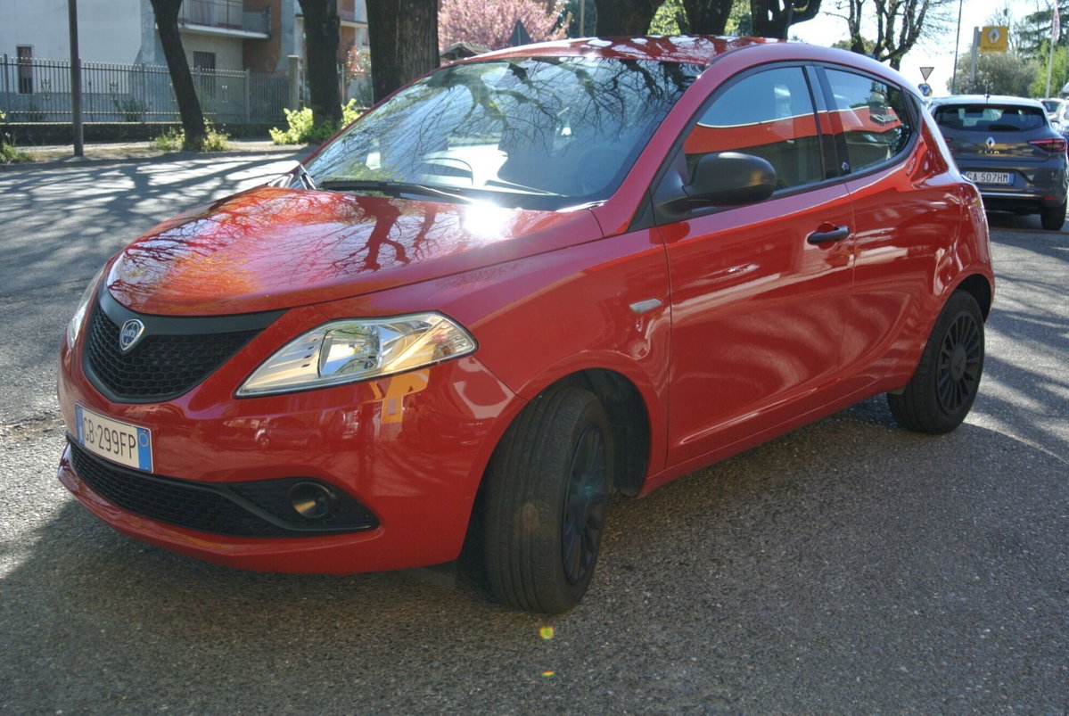 Lancia Ypsilon 1.2 69 CV 5 porte Elefantino Blu (3)