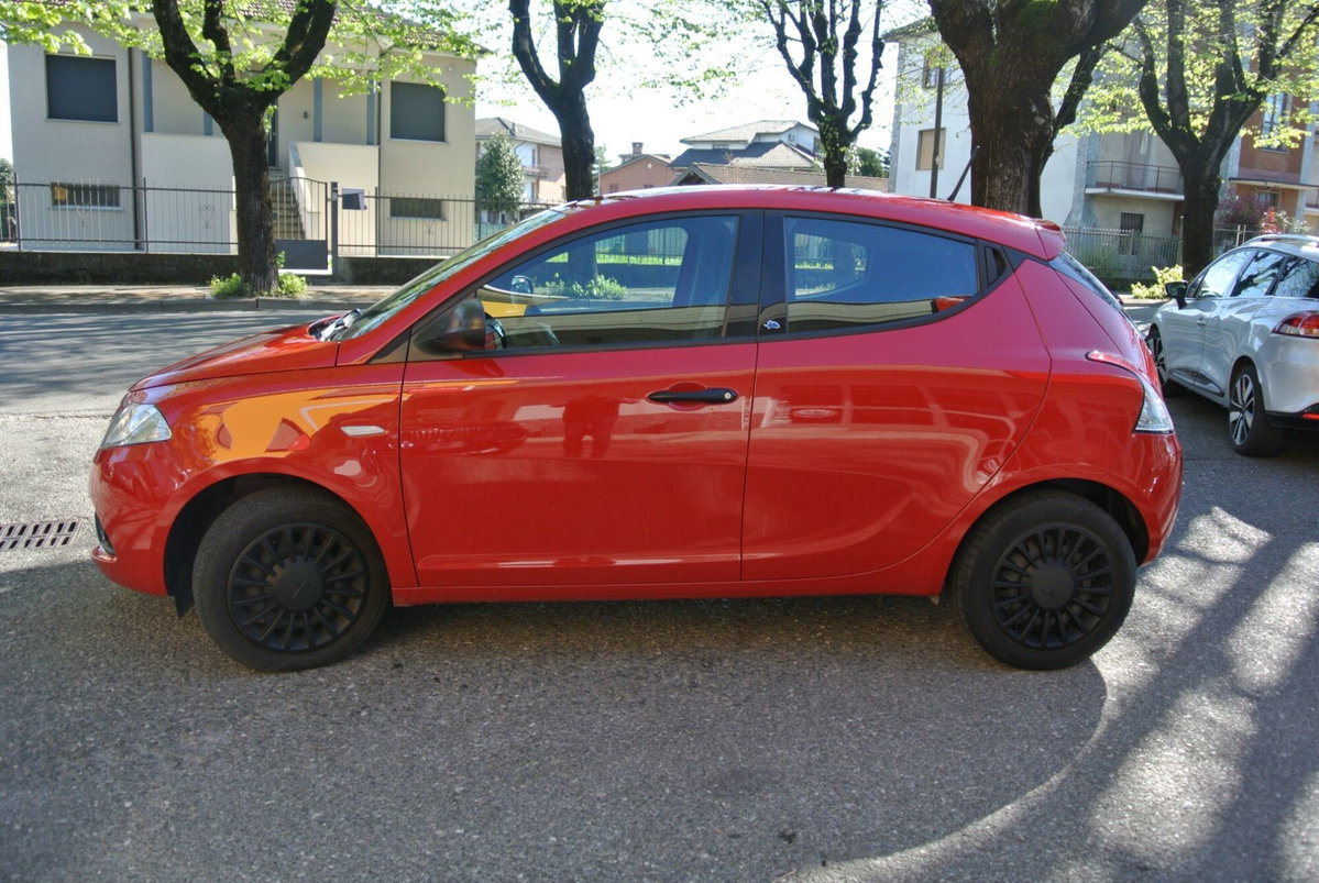 Lancia Ypsilon 1.2 69 CV 5 porte Elefantino Blu (4)