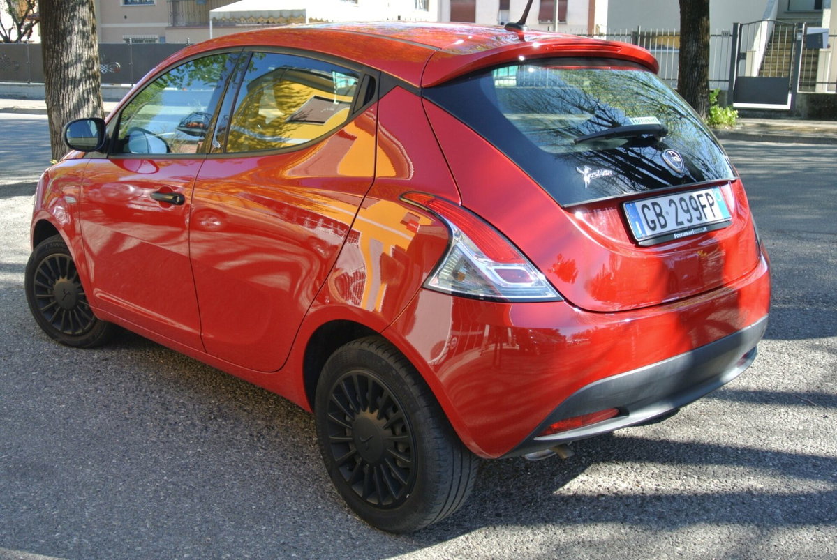 Lancia Ypsilon 1.2 69 CV 5 porte Elefantino Blu (5)