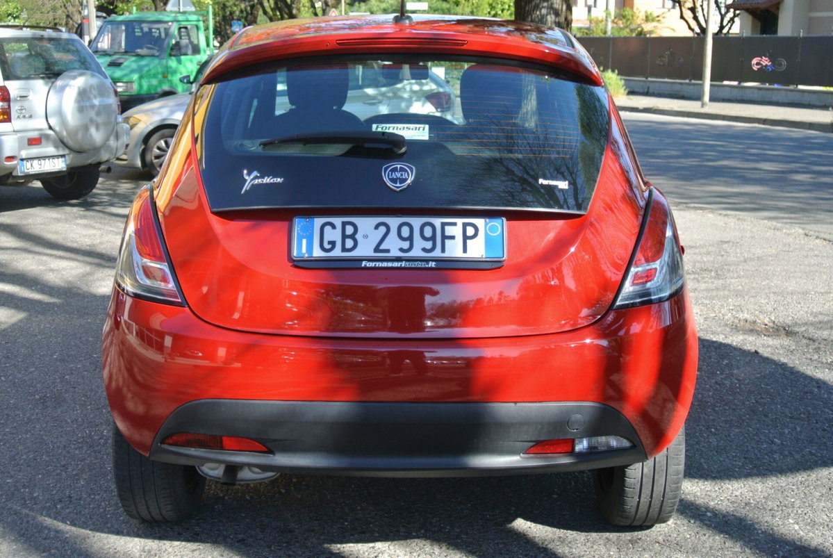 Lancia Ypsilon 1.2 69 CV 5 porte Elefantino Blu (6)