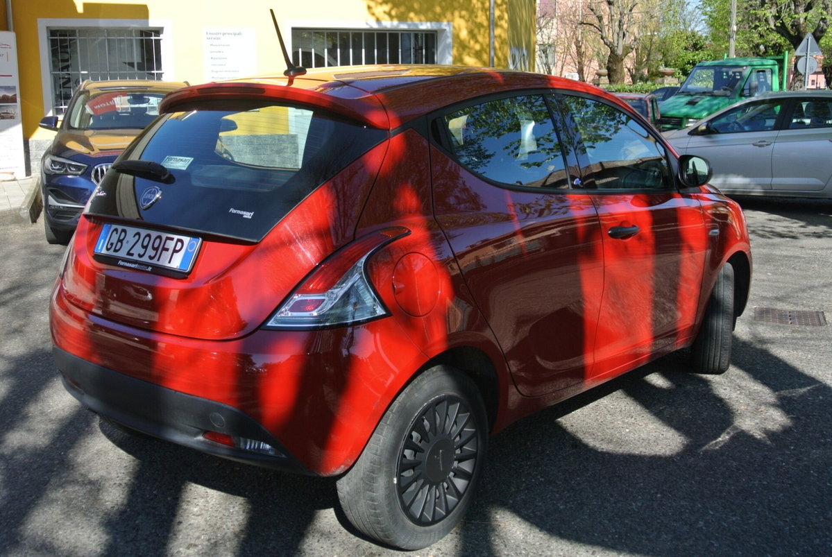Lancia Ypsilon 1.2 69 CV 5 porte Elefantino Blu (7)