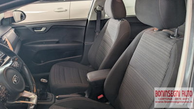Kia Stonic 1.6 CRDi 110 CV Urban (7)