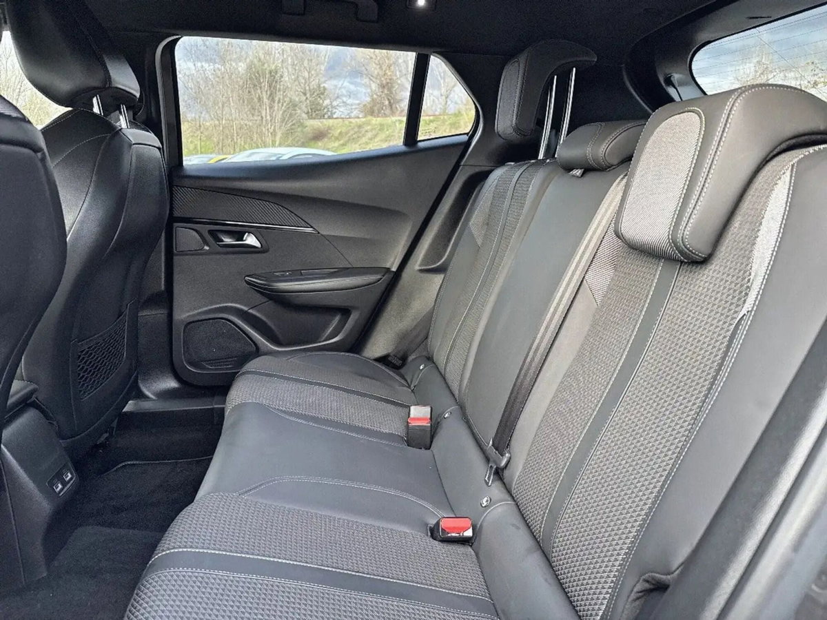 Peugeot 2008 BlueHDi 110 S&S GT (9)