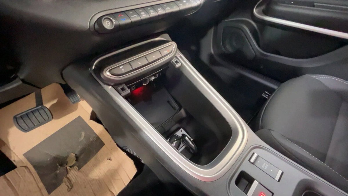 Jeep Avenger 1.2 turbo Summit fwd 100cv (16)