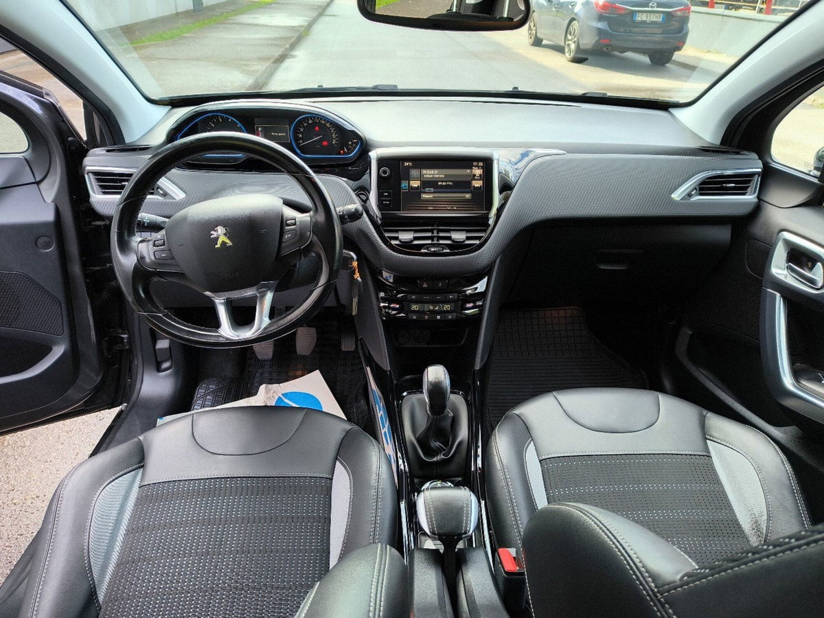 Peugeot 2008 Turbo 110 EAT6 S&S Black Matt (12)