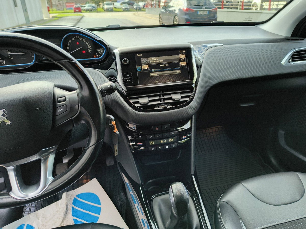 Peugeot 2008 Turbo 110 EAT6 S&S Black Matt (13)