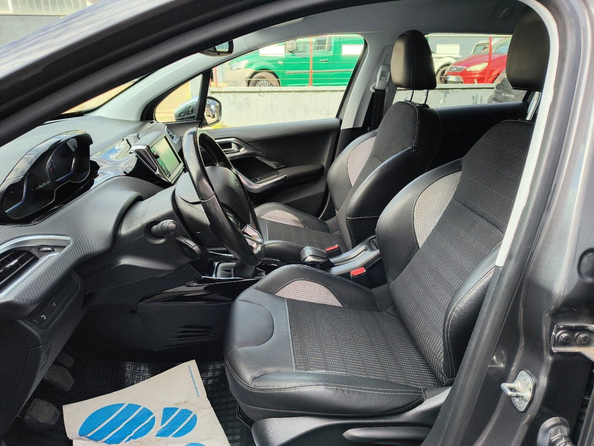 Peugeot 2008 Turbo 110 EAT6 S&S Black Matt (9)