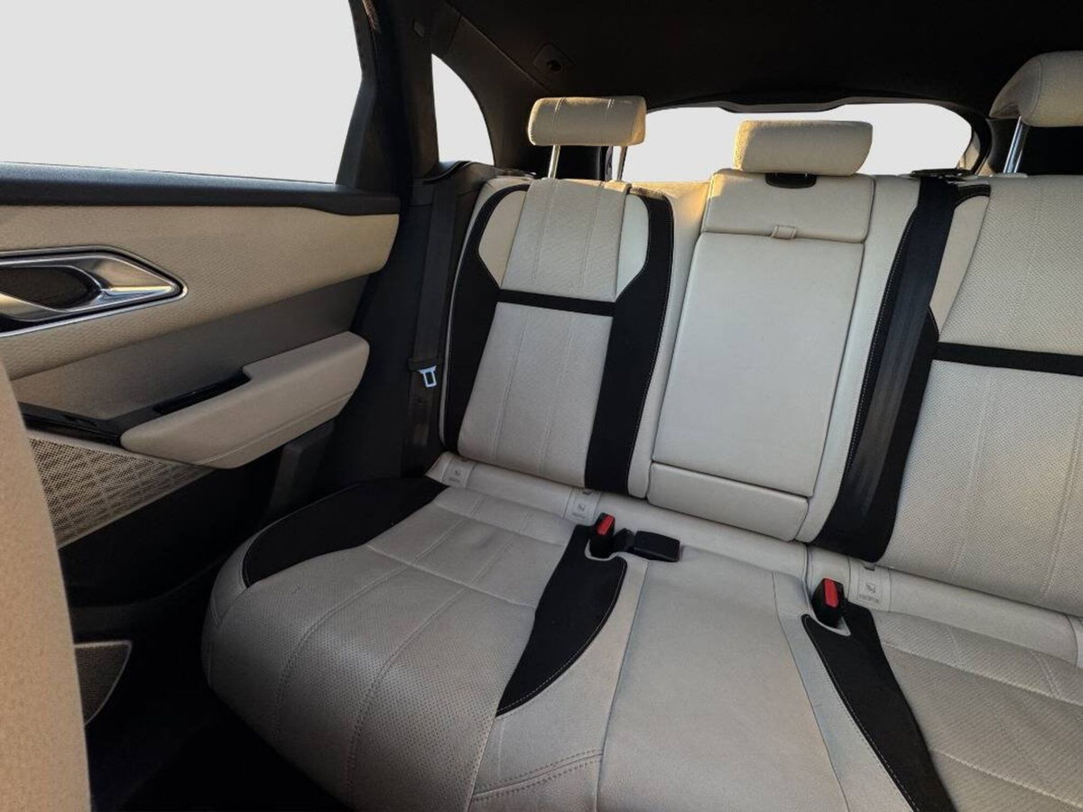Land Rover Range Rover Velar 2.0D I4 240 CV (13)