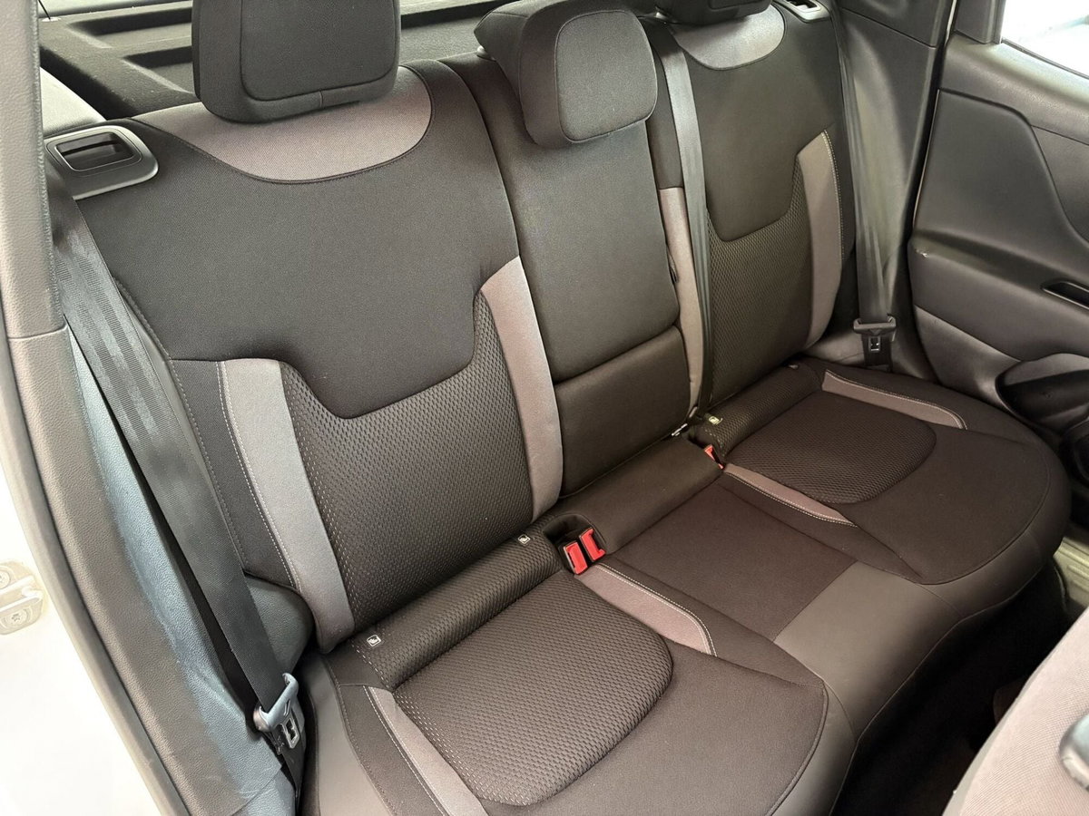 Jeep Renegade 1.3 T4 190CV PHEV 4xe AT6 Business Plus (13)
