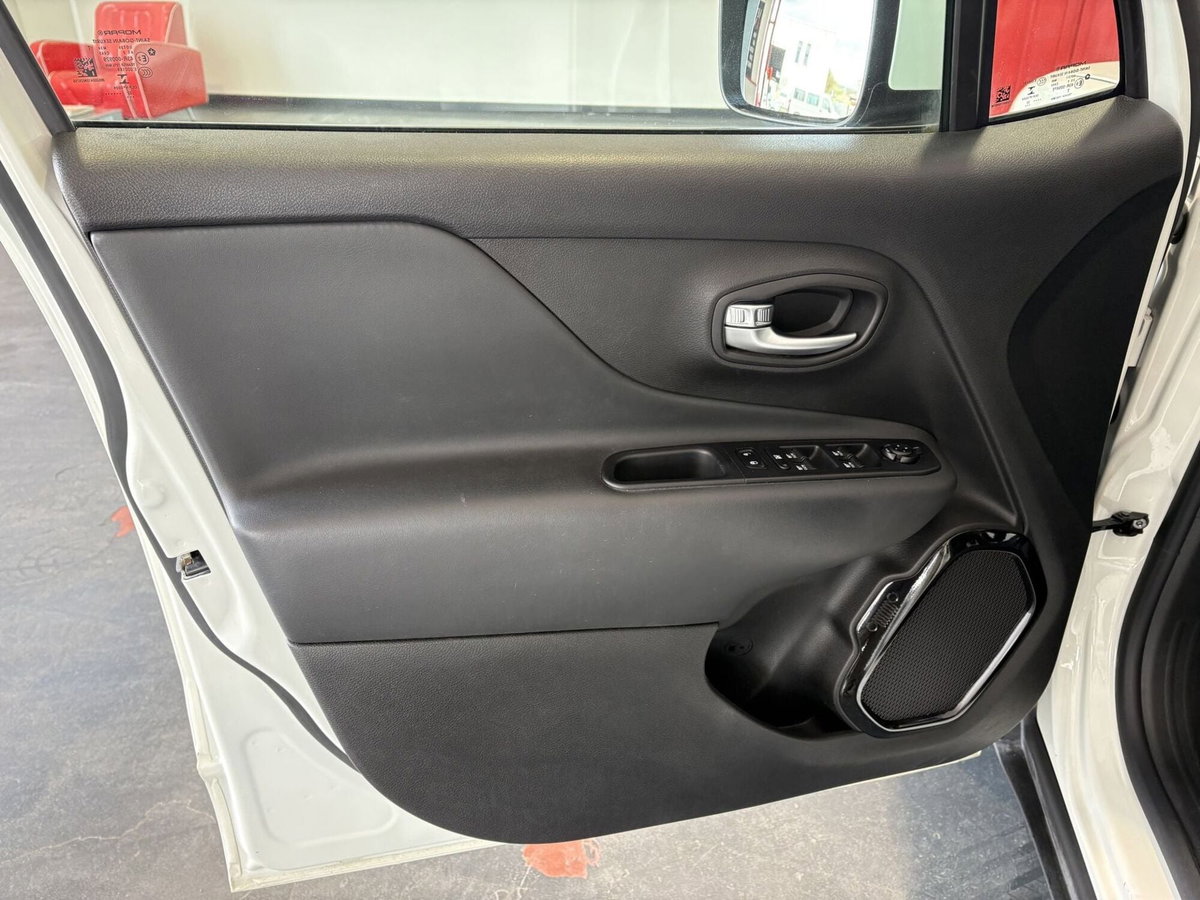 Jeep Renegade 1.3 T4 190CV PHEV 4xe AT6 Business Plus (16)