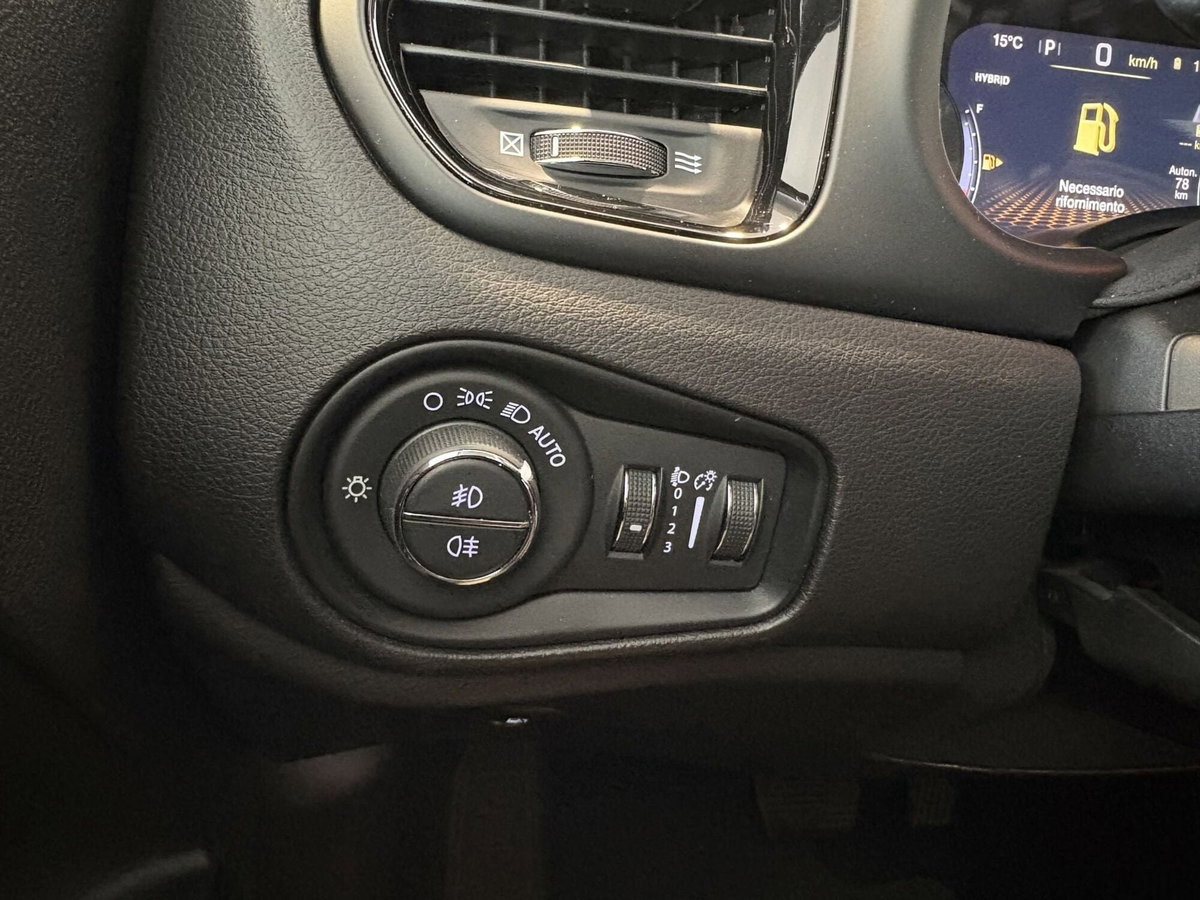 Jeep Renegade 1.3 T4 190CV PHEV 4xe AT6 Business Plus (20)