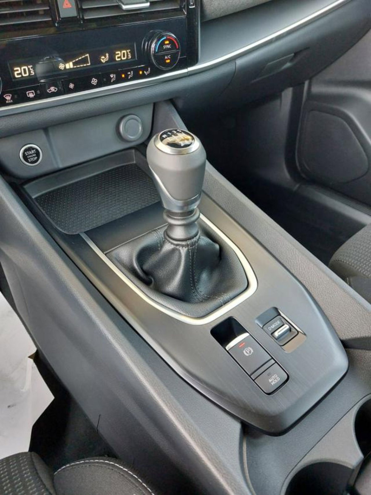 Nissan Qashqai 1.3 mhev Acenta 2wd 140cv (14)