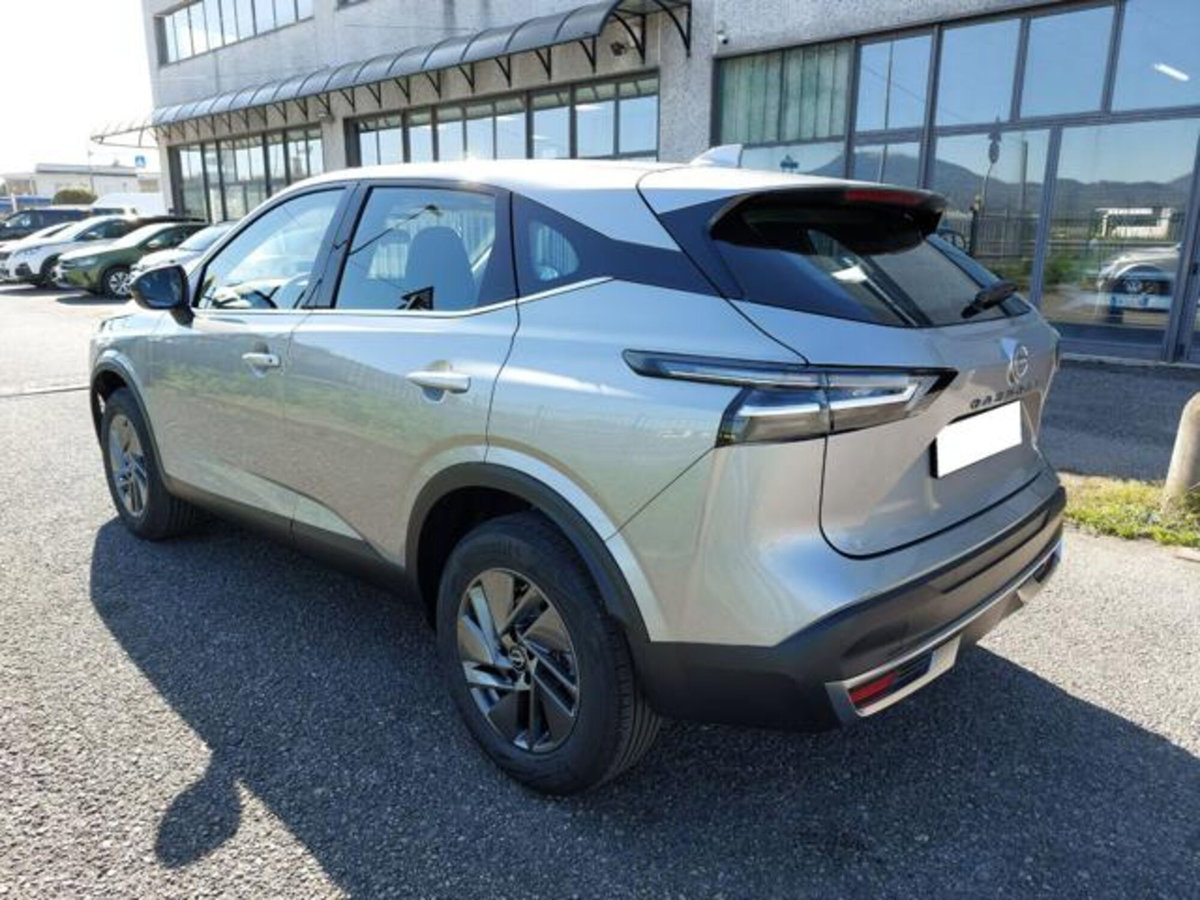 Nissan Qashqai 1.3 mhev Acenta 2wd 140cv (2)