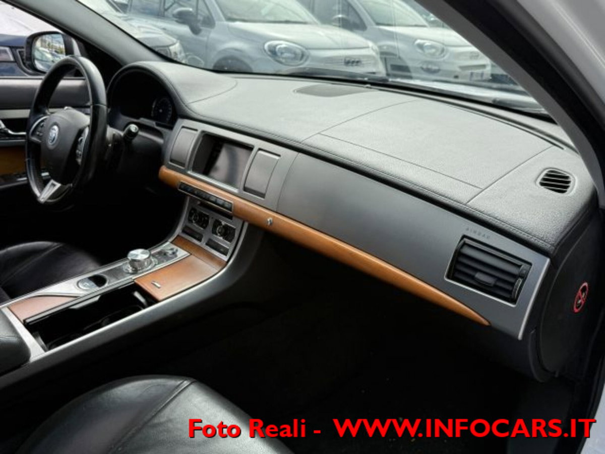 Jaguar XF Sportbrake 2.2 D 200 CV Portfolio (12)