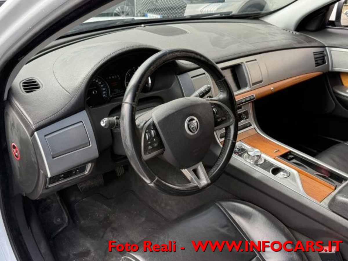 Jaguar XF Sportbrake 2.2 D 200 CV Portfolio (9)