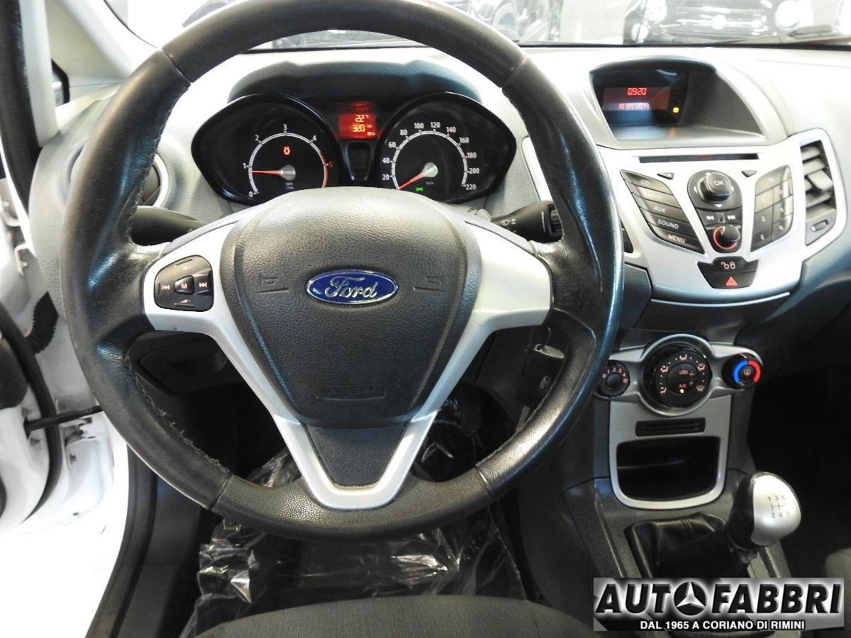 Ford Fiesta 1.4 TDCi 5p. Ambiente (19)