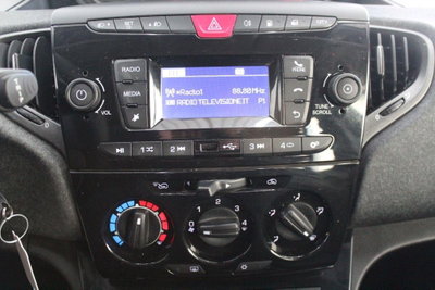 Lancia Ypsilon 1.2 69 CV 5 porte GPL Ecochic Alberta Ferretti (12)