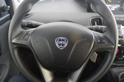 Lancia Ypsilon 1.2 69 CV 5 porte GPL Ecochic Alberta Ferretti (8)