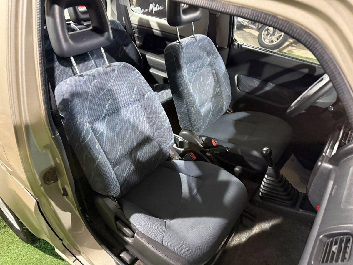 Suzuki Jimny 1.5 DDiS cat 4WD (10)