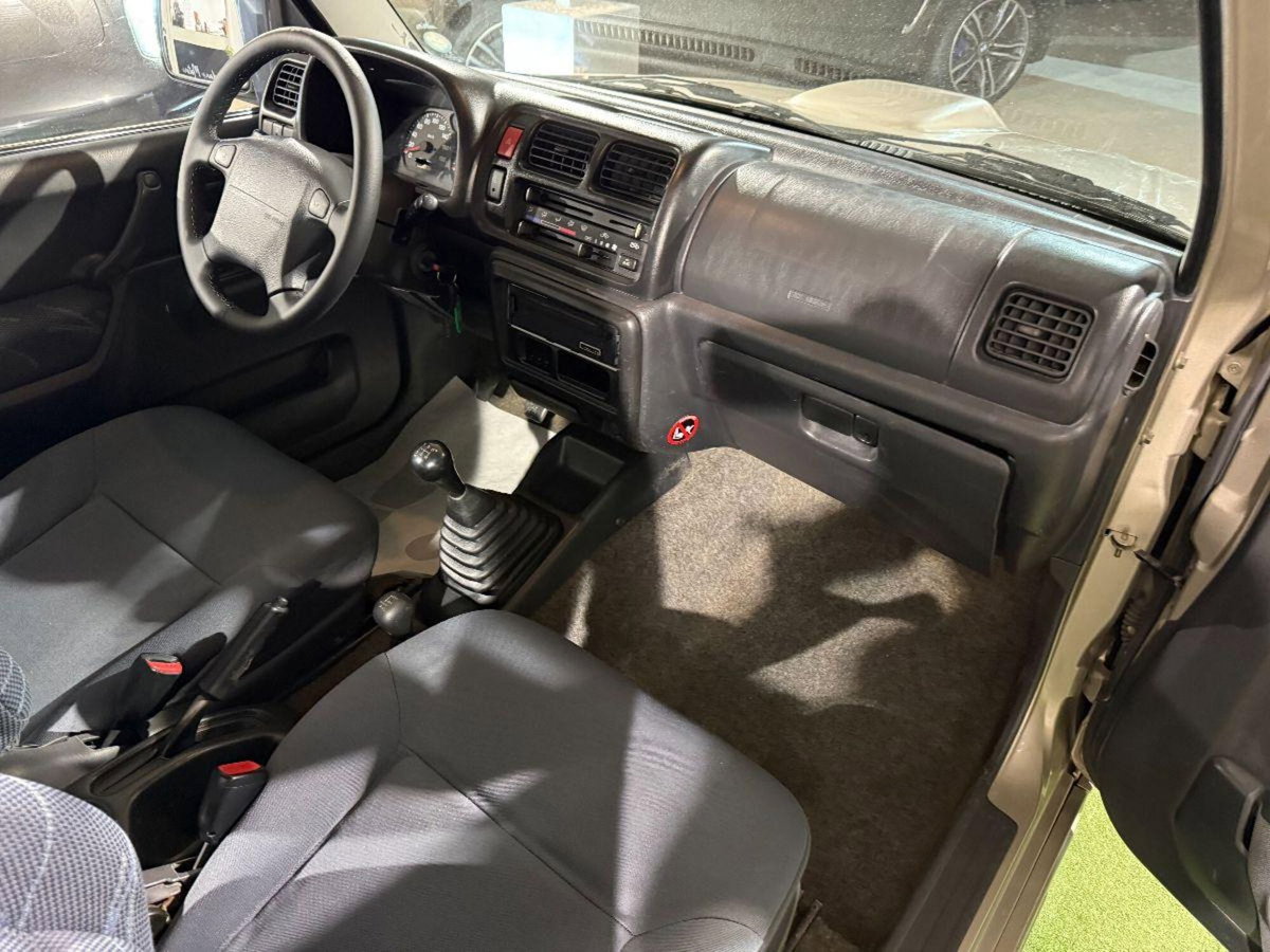 Suzuki Jimny 1.5 DDiS cat 4WD (9)