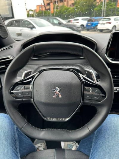 Peugeot 2008 PureTech 130 S&S GT (8)