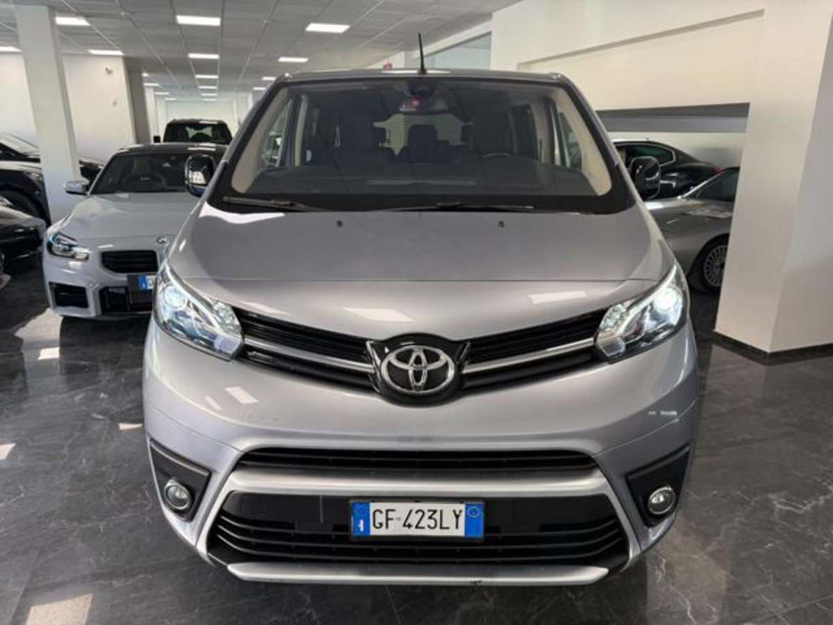 Toyota Proace Verso Verso 2.0D 180 CV L2 D Luxury (10)