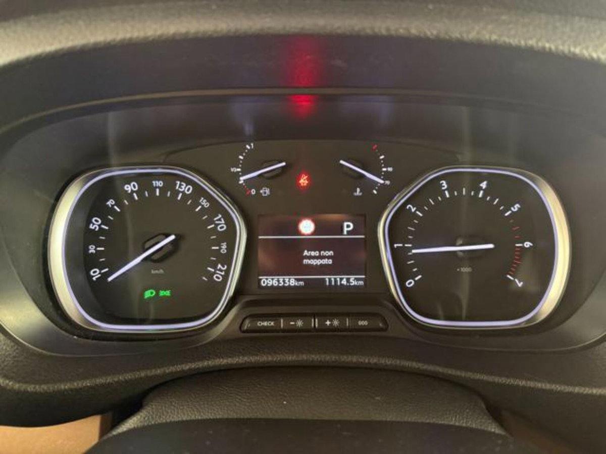 Toyota Proace Verso Verso 2.0D 180 CV L2 D Luxury (17)