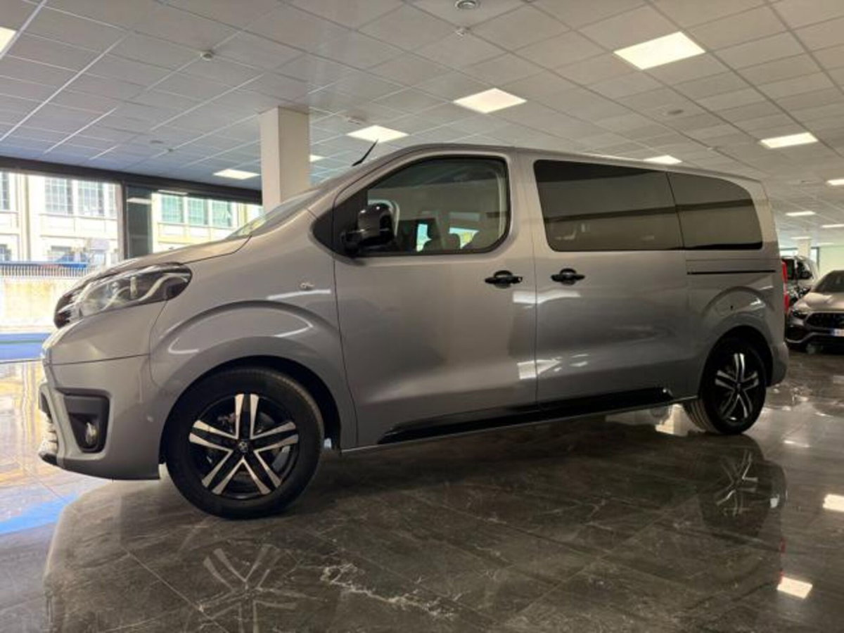 Toyota Proace Verso Verso 2.0D 180 CV L2 D Luxury (3)