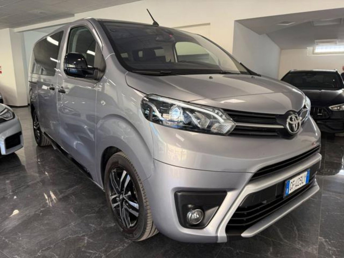 Toyota Proace Verso Verso 2.0D 180 CV L2 D Luxury (8)