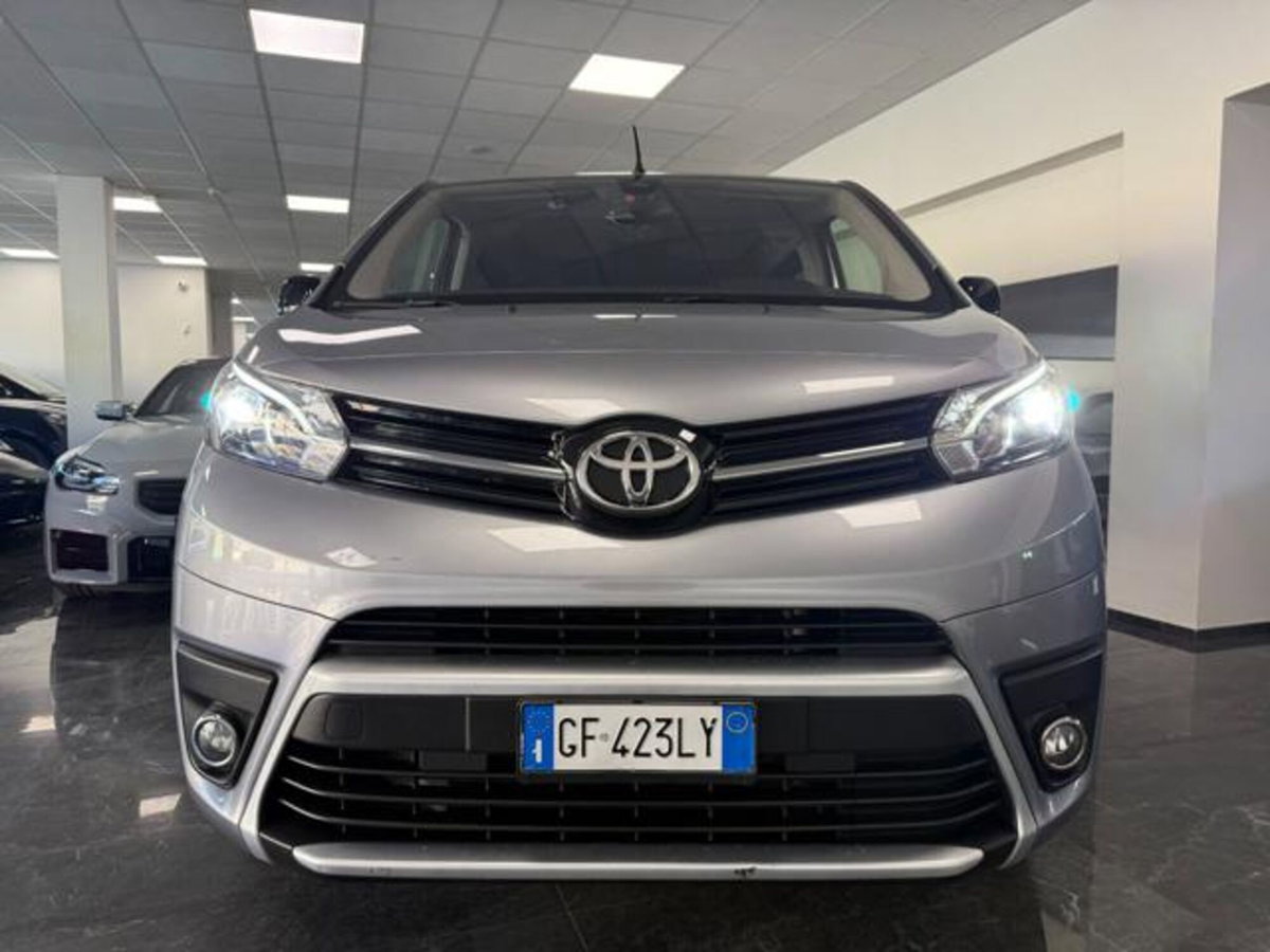 Toyota Proace Verso Verso 2.0D 180 CV L2 D Luxury (9)