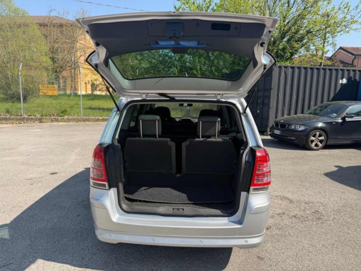 Opel Zafira 1.8 16V GPL-TECH Cosmo (10)