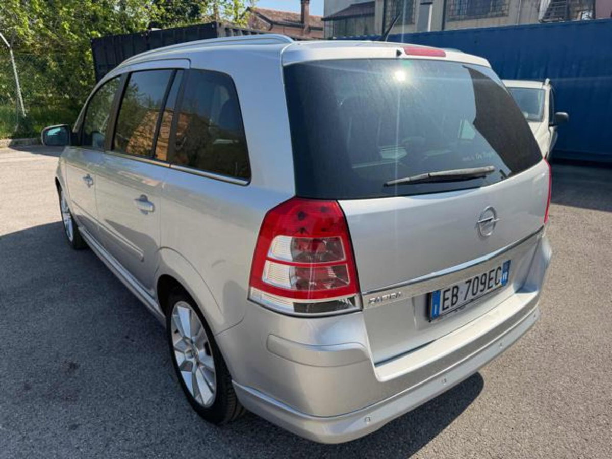 Opel Zafira 1.8 16V GPL-TECH Cosmo (12)