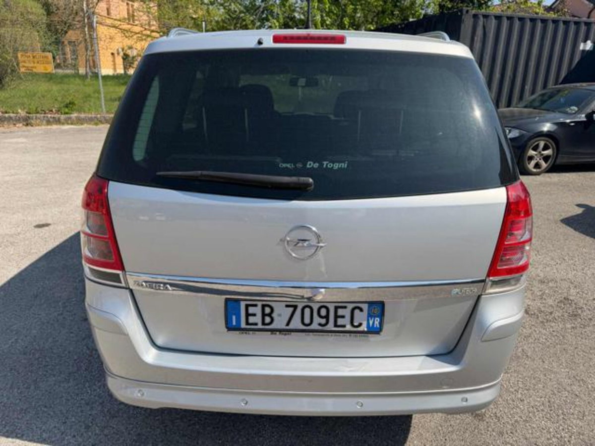 Opel Zafira 1.8 16V GPL-TECH Cosmo (13)