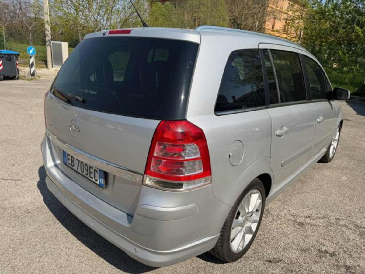 Opel Zafira 1.8 16V GPL-TECH Cosmo (14)