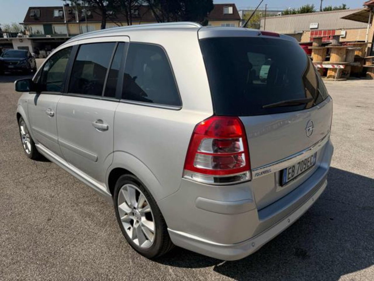 Opel Zafira 1.8 16V GPL-TECH Cosmo (15)
